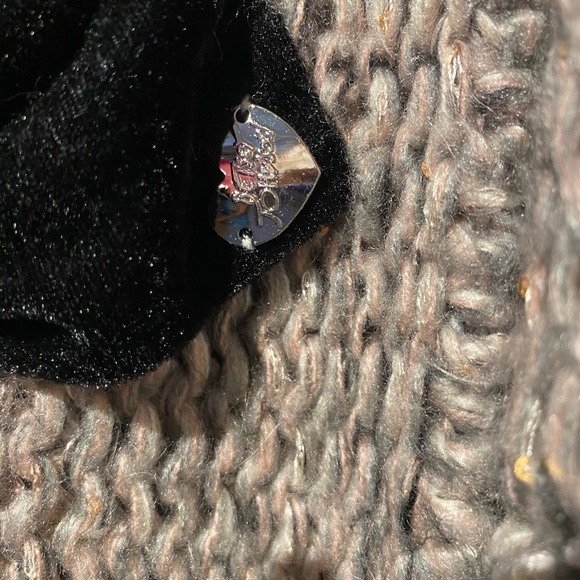 Betsey Johnson Chunky Knit Scarf with Black Bow - Picture 4 of 4